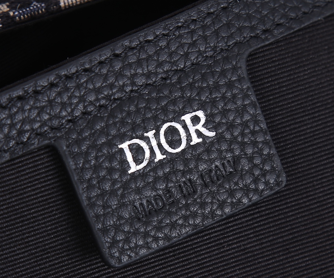  顶级原单  ObIique  Dior信使包精巧时尚 