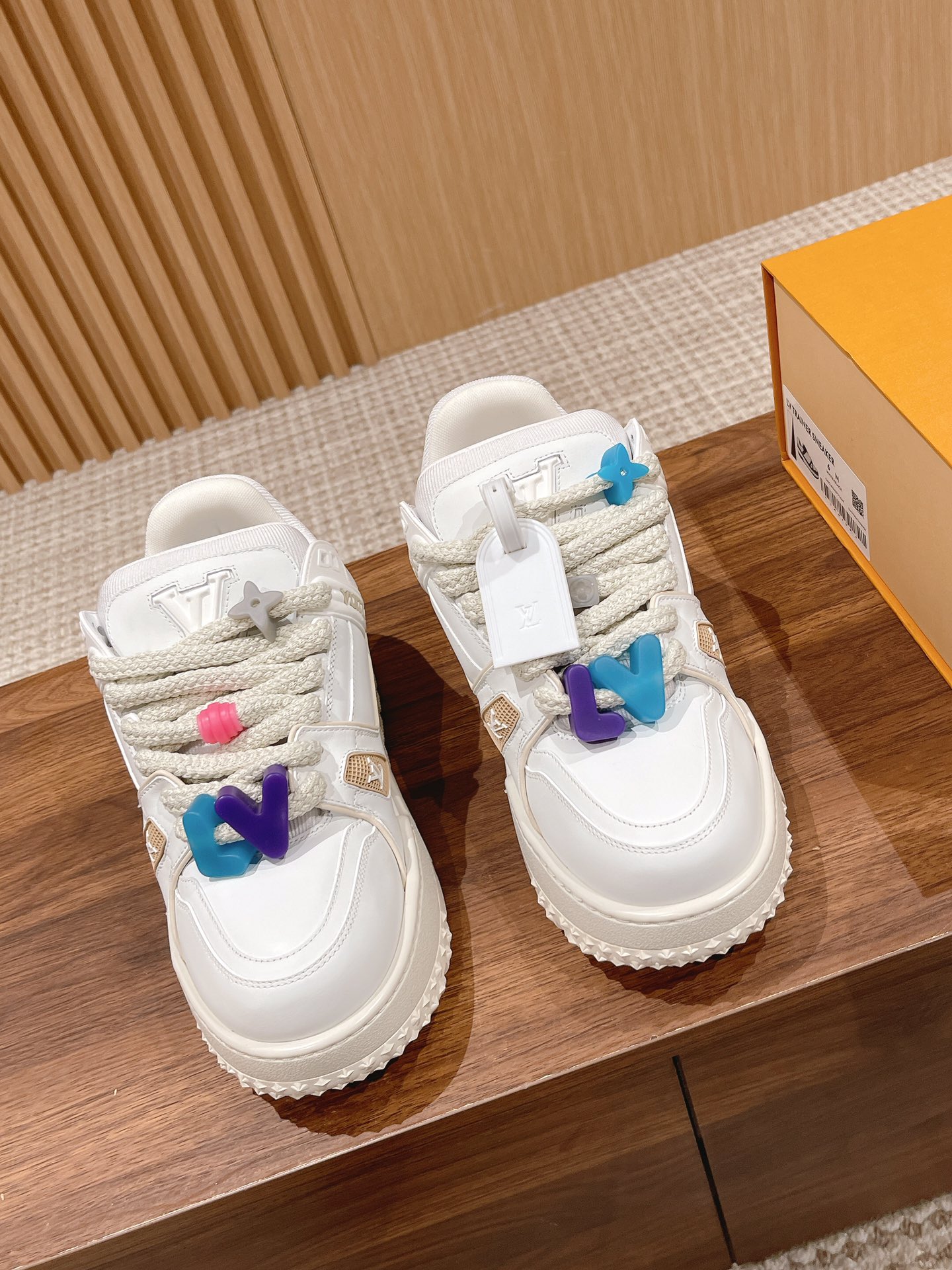  升级版  Louis Vuitton胖版trainer 亮相   在Louis Vuitton 2023 春夏大秀上 全新 Trainer亮相 新