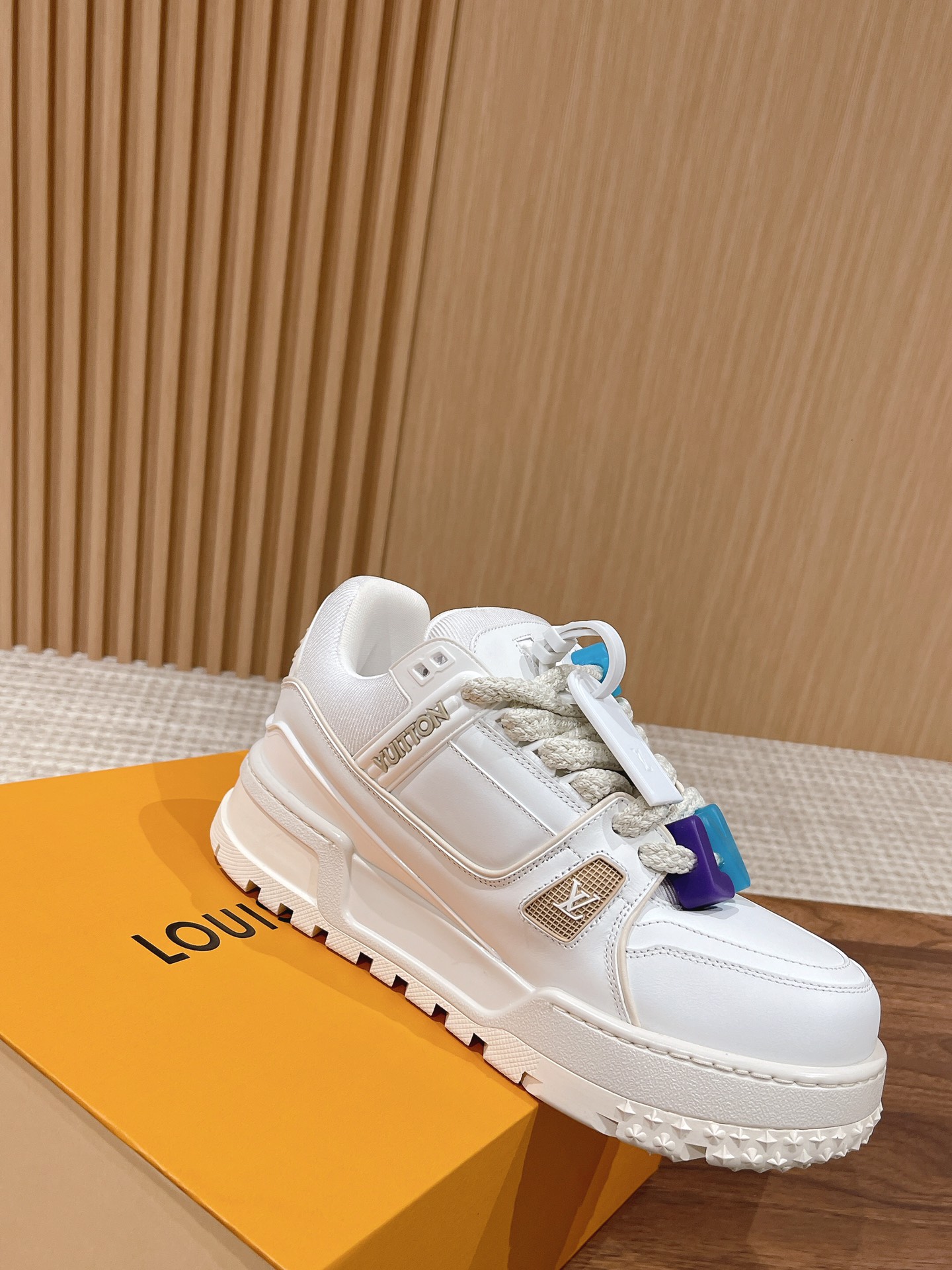  升级版  Louis Vuitton胖版trainer 亮相   在Louis Vuitton 2023 春夏大秀上 全新 Trainer亮相 新