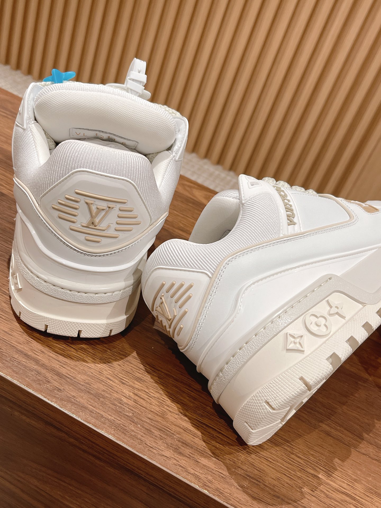  升级版  Louis Vuitton胖版trainer 亮相   在Louis Vuitton 2023 春夏大秀上 全新 Trainer亮相 新