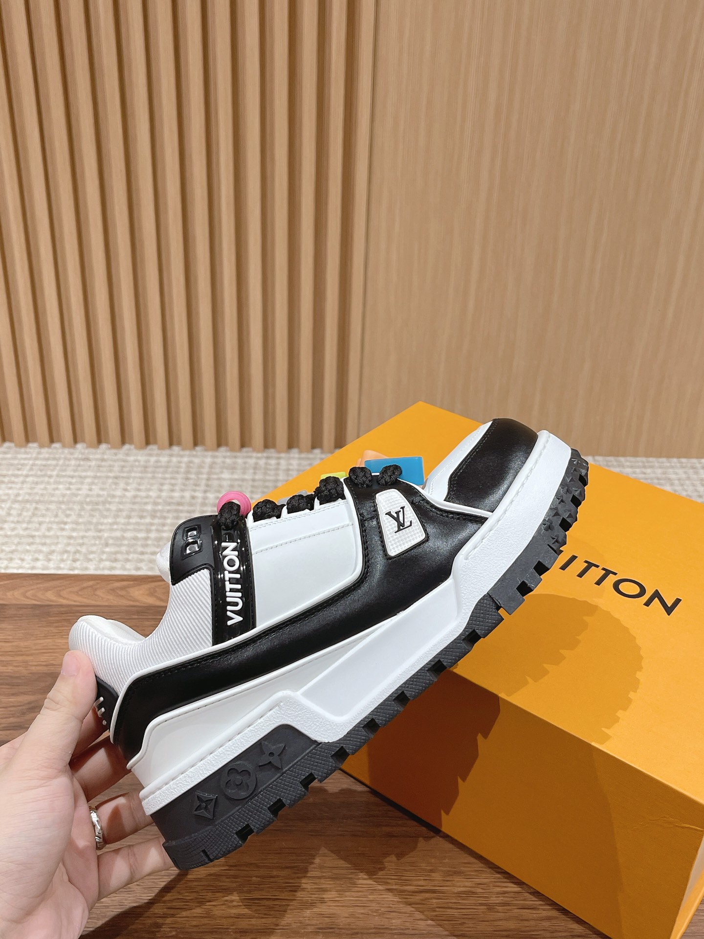  升级版  Louis Vuitton胖版trainer 亮相   在Louis Vuitton 2023 春夏大秀上 全新 Trainer亮相 新