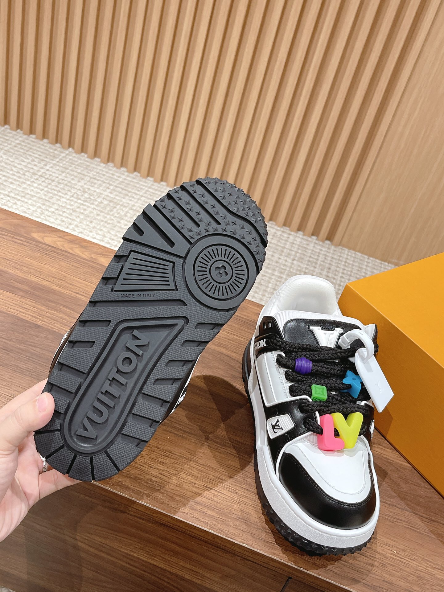  升级版  Louis Vuitton胖版trainer 亮相   在Louis Vuitton 2023 春夏大秀上 全新 Trainer亮相 新