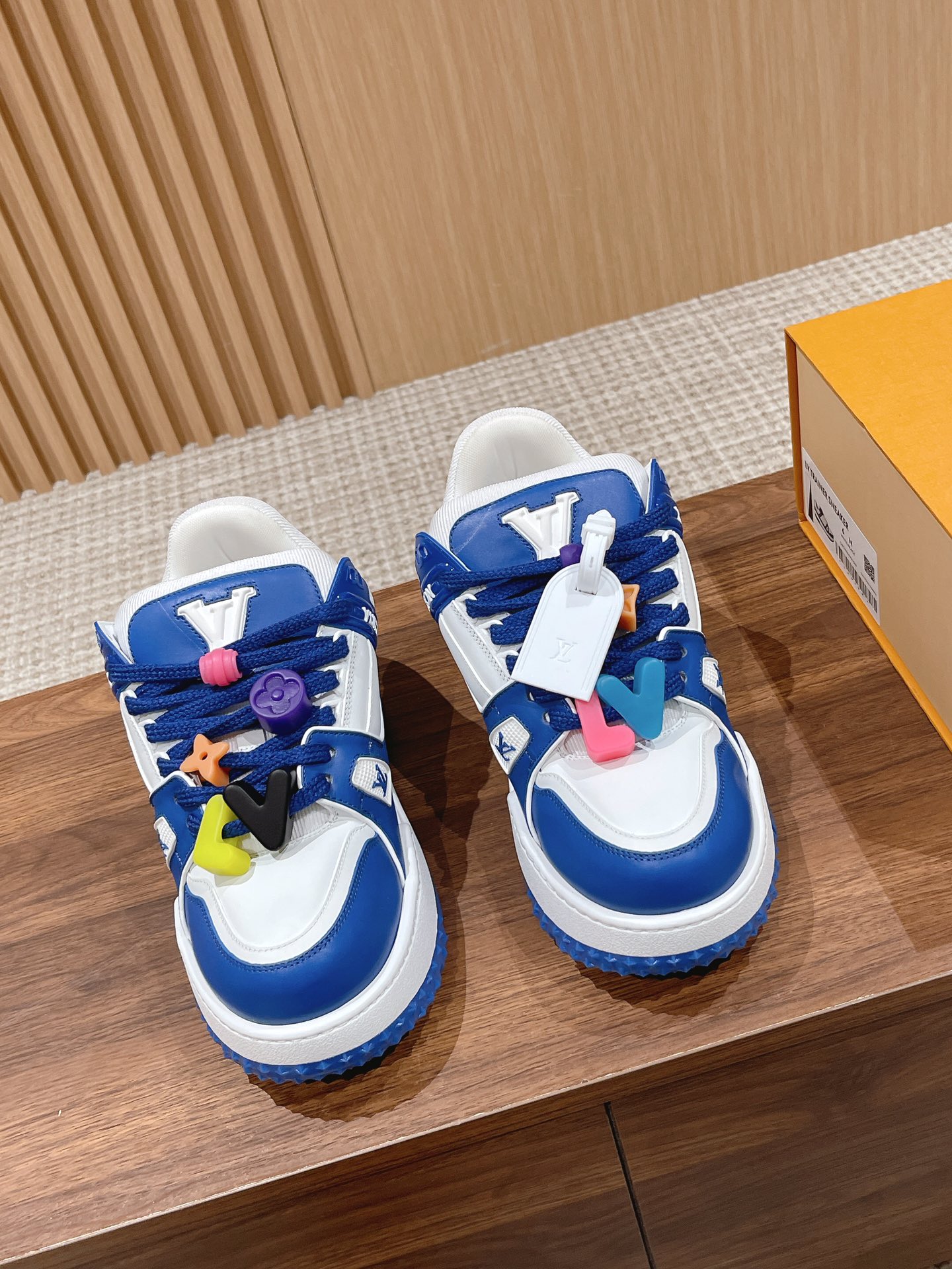  升级版  Louis Vuitton胖版trainer 亮相   在Louis Vuitton 2023 春夏大秀上 全新 Trainer亮相 新