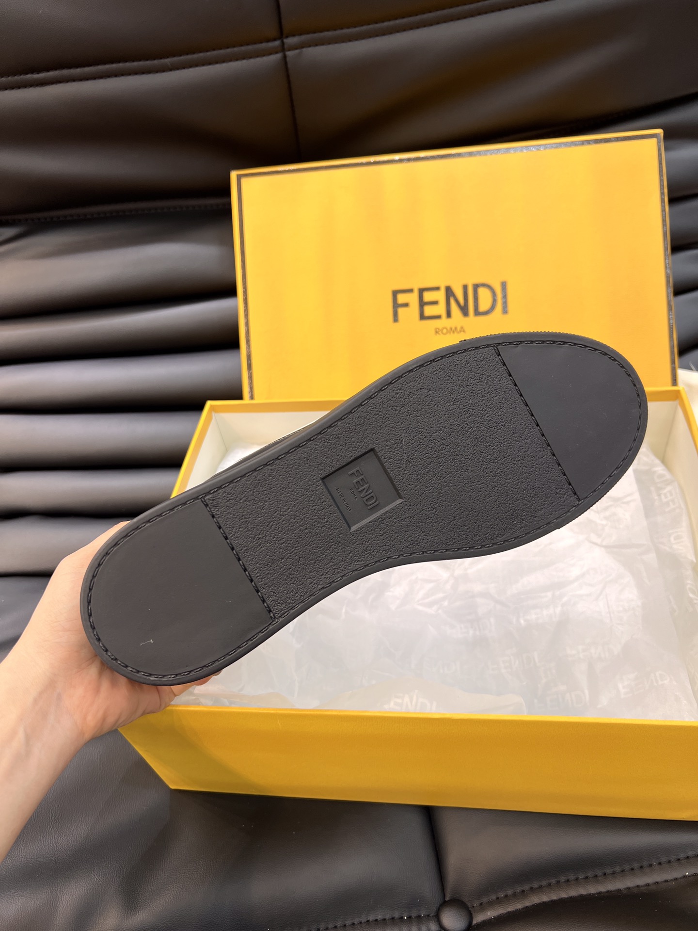 Fend* 男士休闲板鞋 原版楦型 进口牛皮面料 纯棉网面透气内里