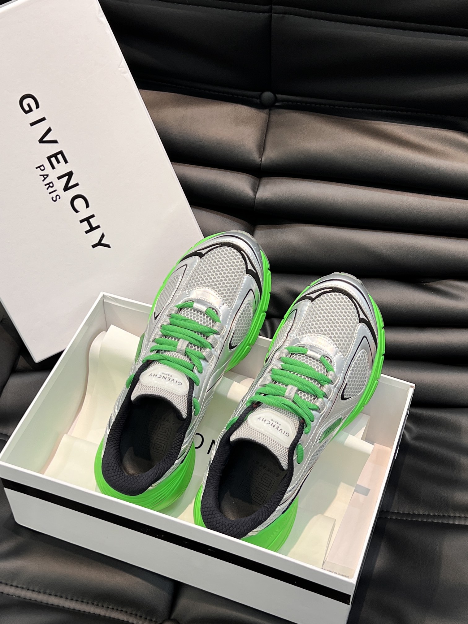 GIVENCHY 纪梵希 23新品TK- MX Runner运动鞋  蜂巢网纹透气呈轻机能感 三百六十度无死角潮酷鞋 