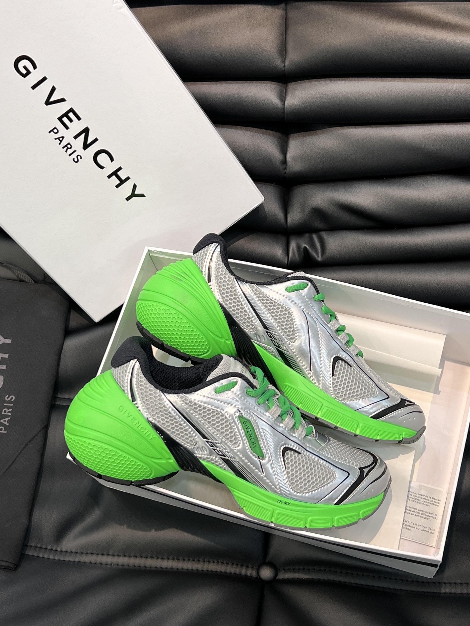 GIVENCHY 纪梵希 23新品TK- MX Runner运动鞋  蜂巢网纹透气呈轻机能感 三百六十度无死角潮酷鞋 