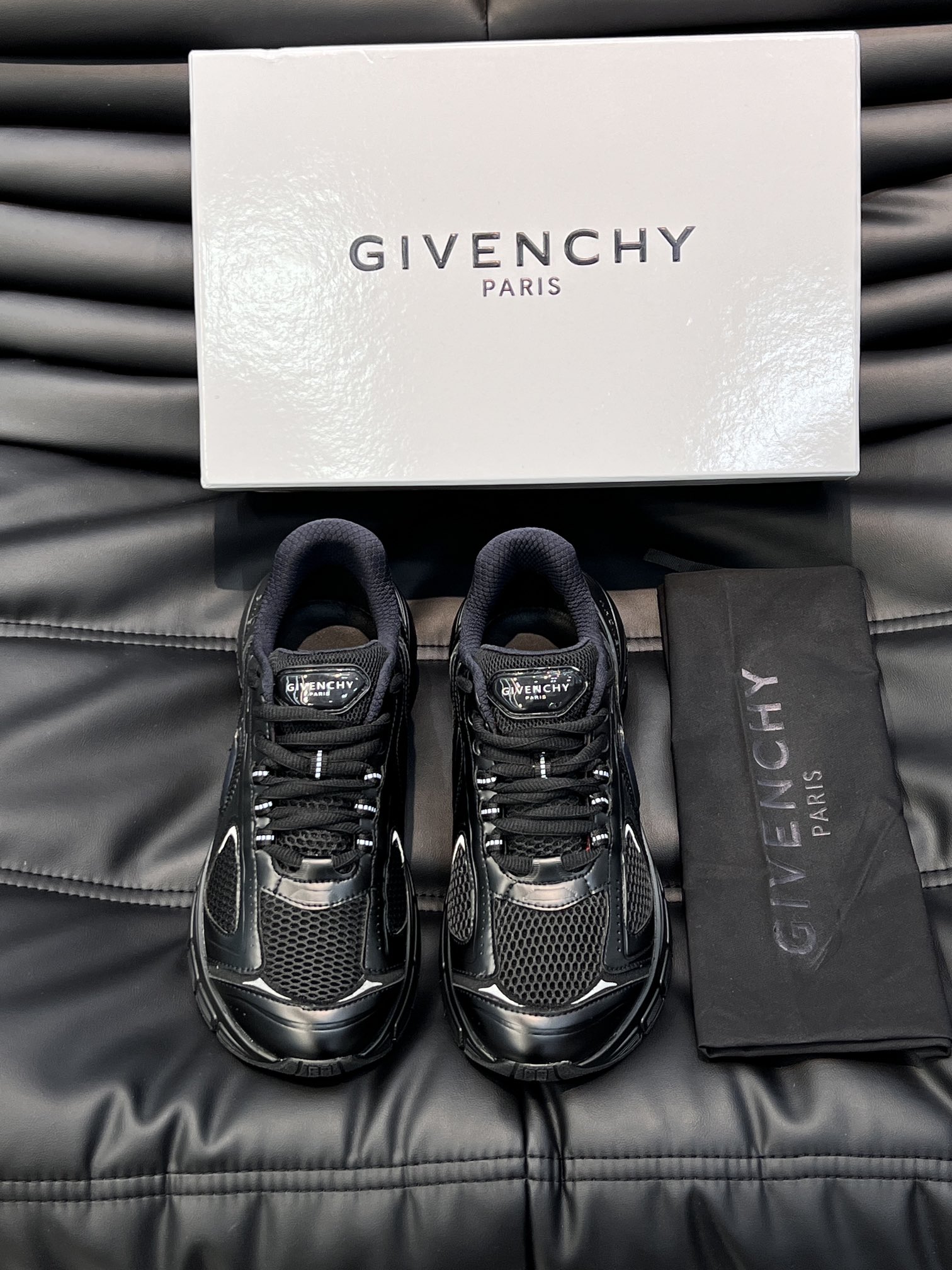 GIVENCHY 纪梵希 23新品TK- MX Runner运动鞋  蜂巢网纹透气呈轻机能感 三百六十度无死角潮酷鞋 