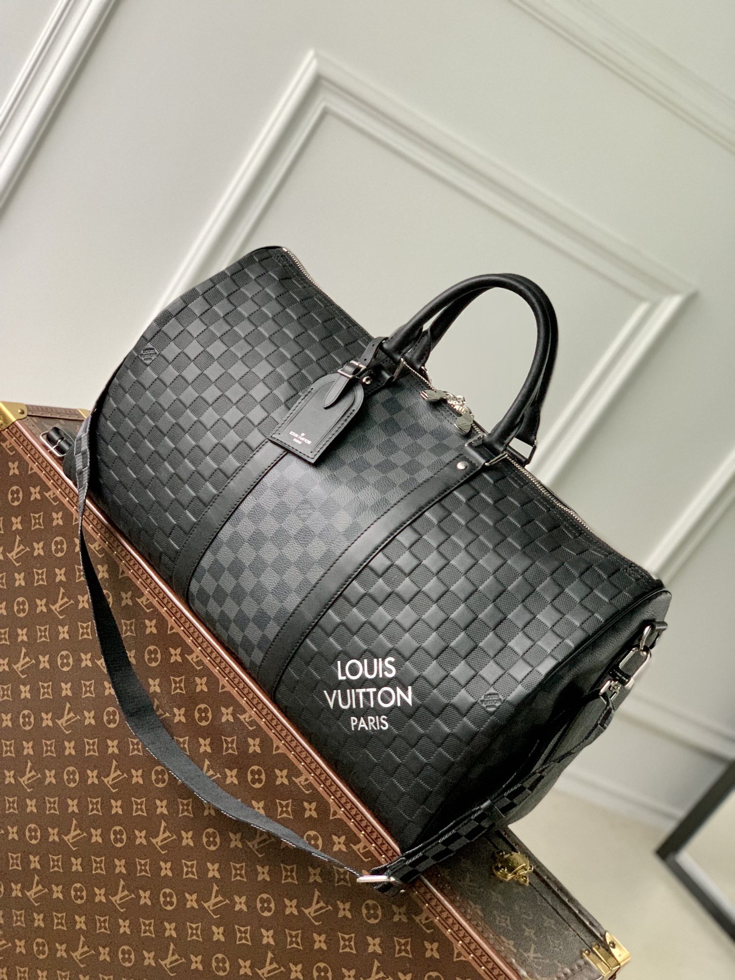 Replica Louis Vuitton N41284 District MM Messenger Bag Damier