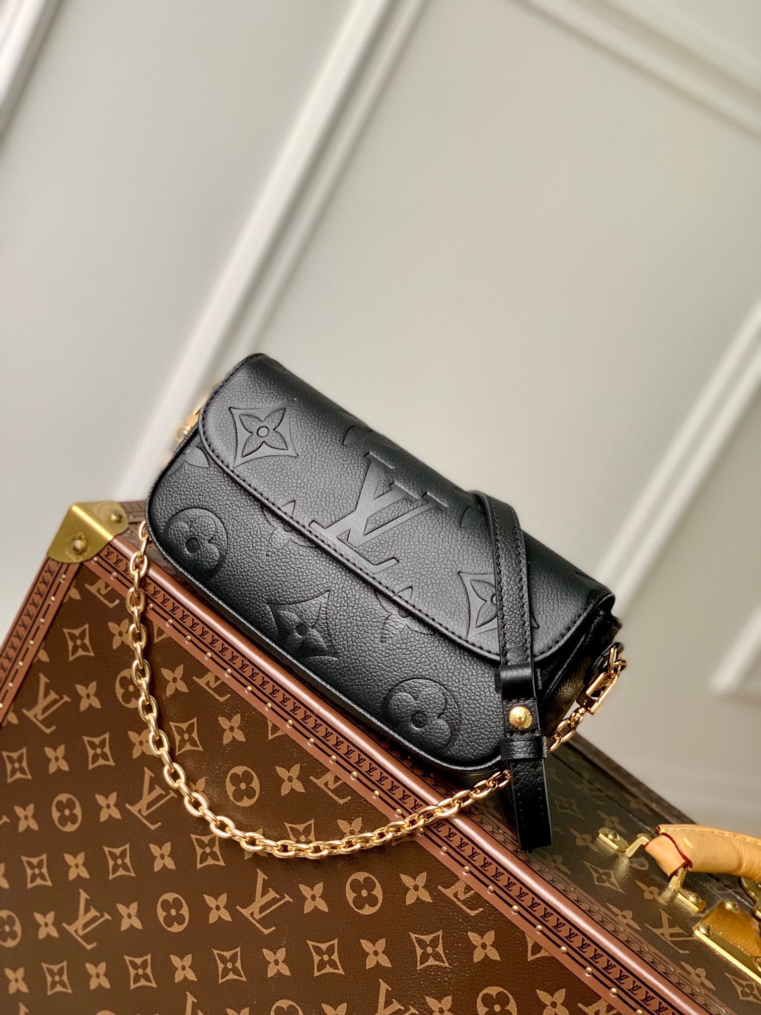 M82210黑Wallet on Chain Ivy 手袋