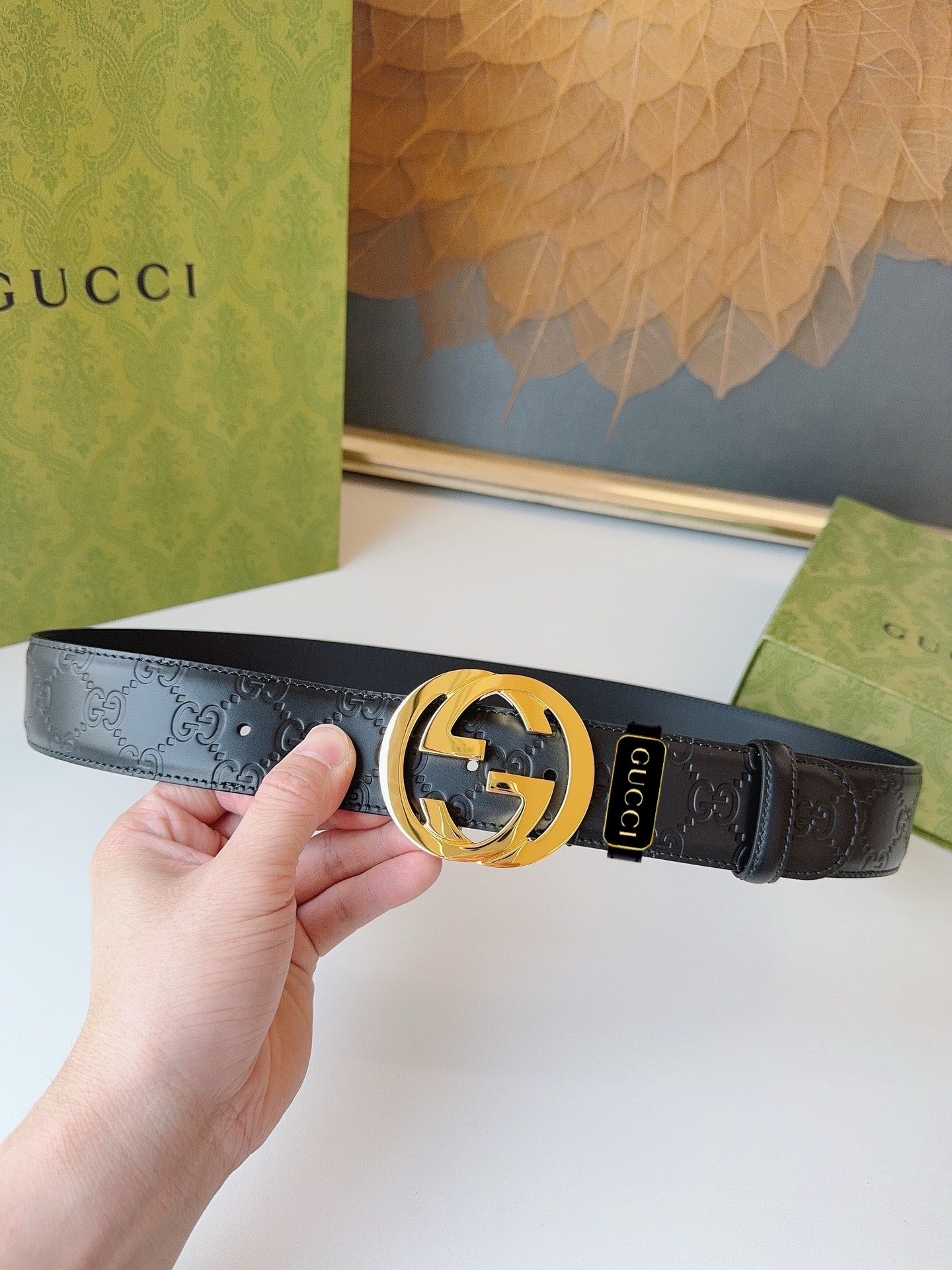 Gucci.古驰 全套包装 3.8cm进口小牛皮压花  专柜正品1:1完美复刻. 原版底皮  采用热压印技术的Gucci Signature皮革精制而成 触感厚实 印花图案清晰.