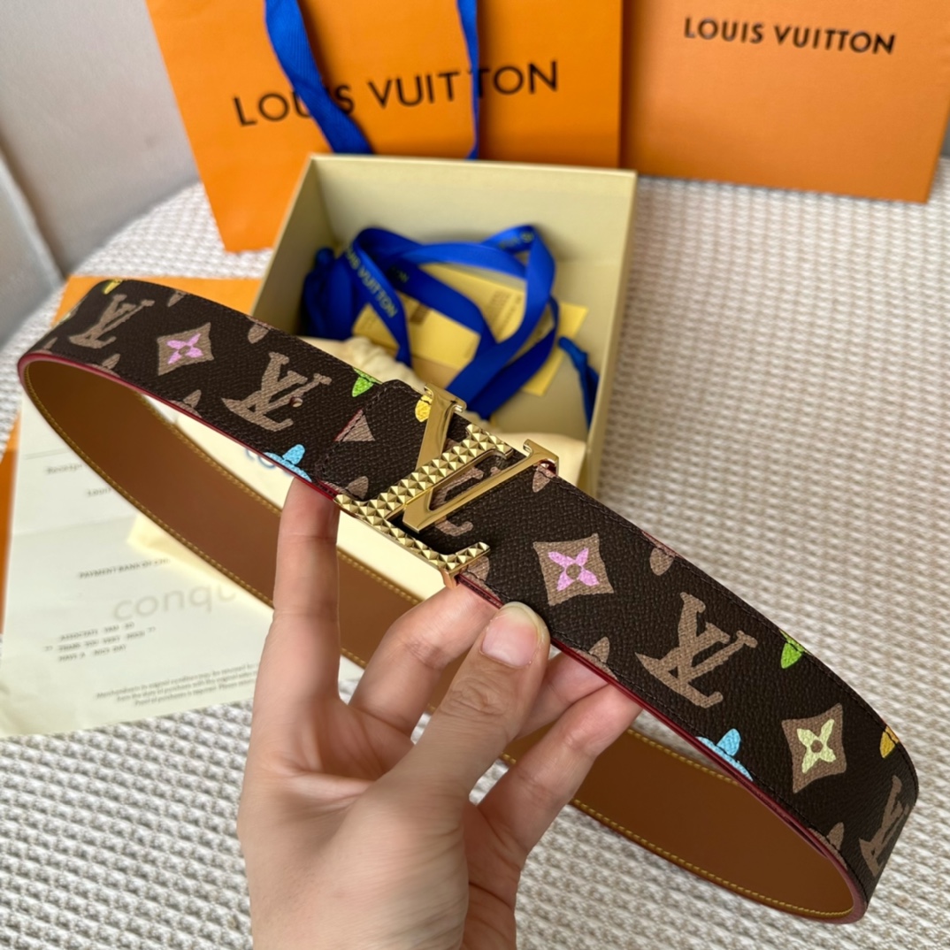 LV 专柜新品 定制专用面料 彩绘涂鸦设计 配头层小牛皮 搭精品五金扣头 双面可以