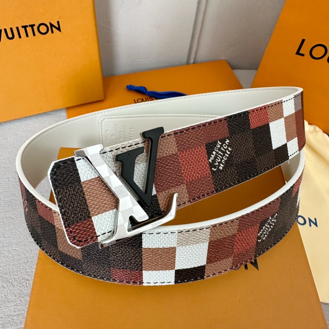 LV 新品男士系列 4.0cm宽 全新创意马赛克图案专用面料 配小牛皮底皮 双面可用 搭配间色五金扣头 真空电镀 雕花工艺 潮男穿搭必备品