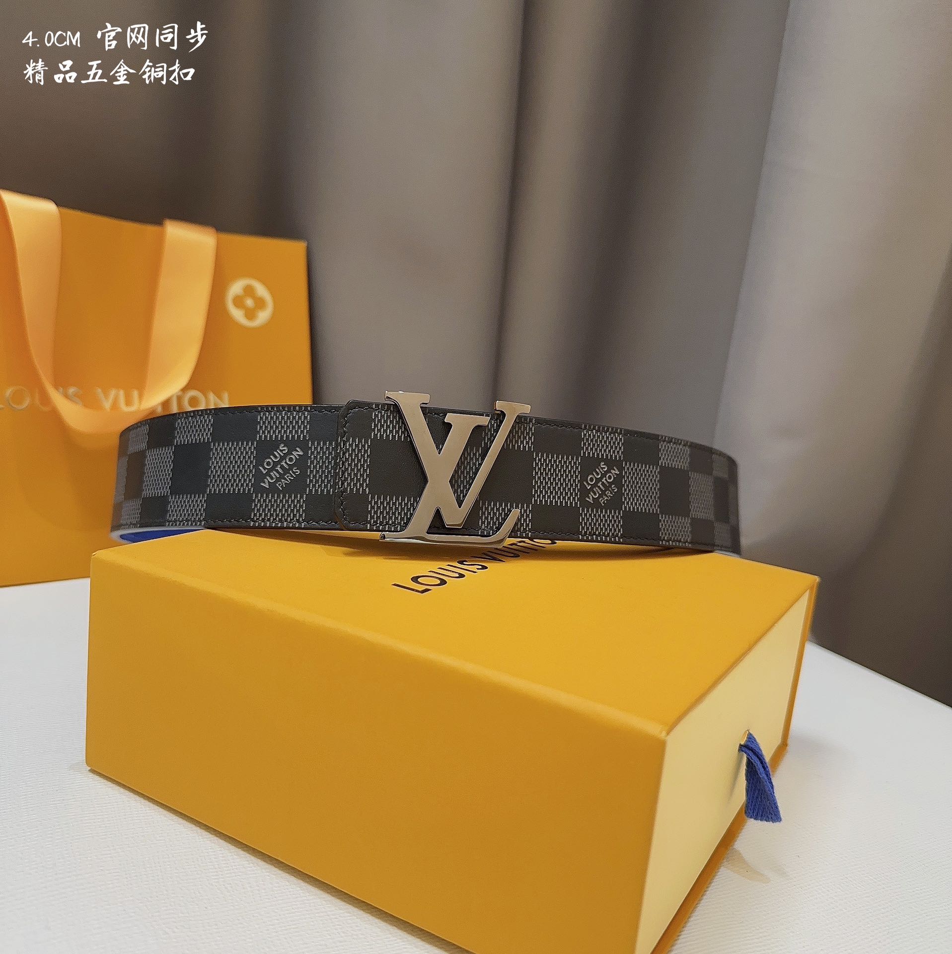 LV 官网同步 宽度4.0CM 双面进口小牛皮 双面使用 压花 丝印工艺 搭配精品钢扣 精密电镀 工艺精湛   