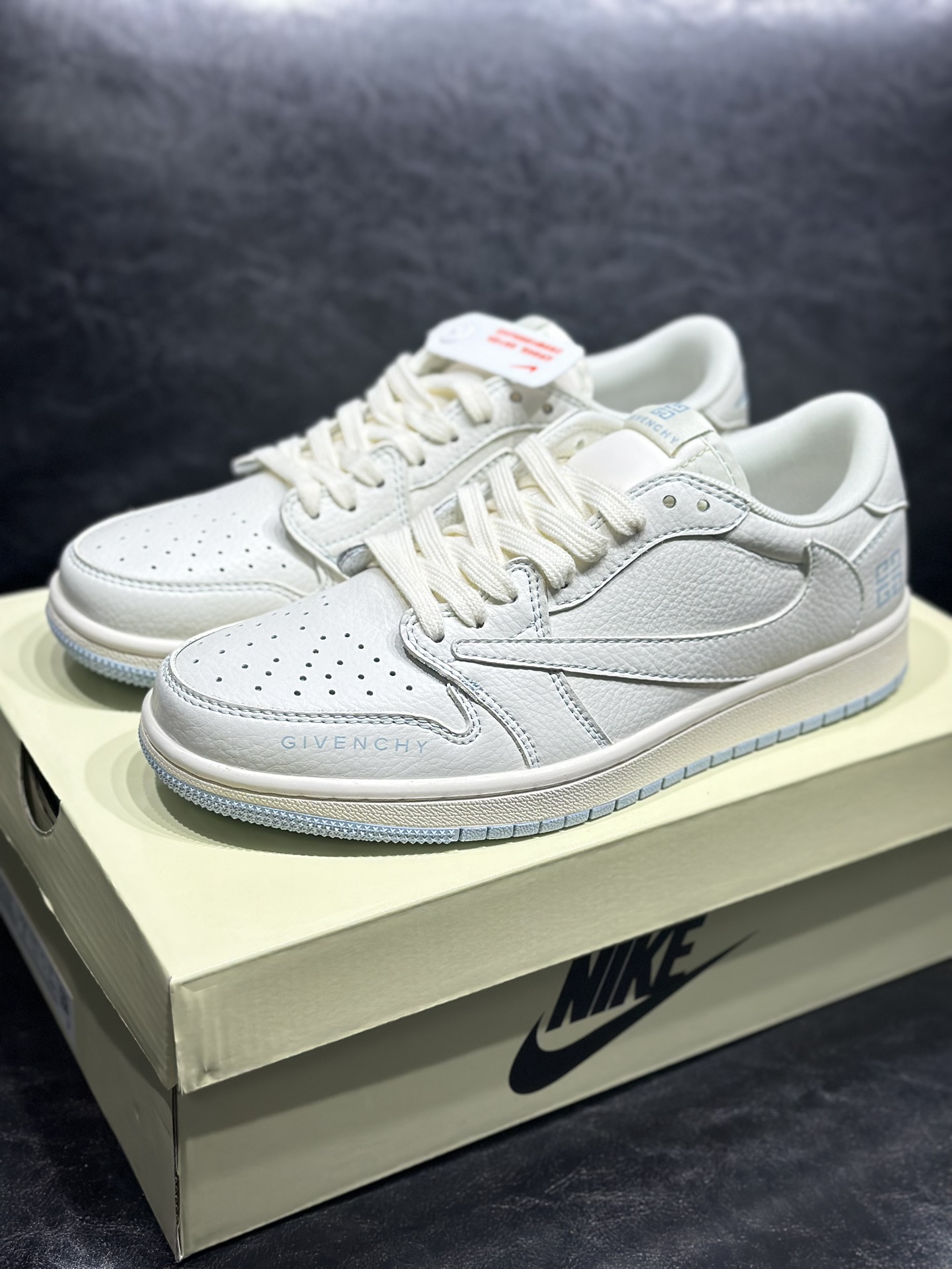 原单NIKE女鞋|高仿NIKE女鞋|精仿NIKE女鞋|一比一NIKE女鞋 Nike Dunk Low 防滑 低帮 海外倒钩定制联名 采用近几年比较流行的版型设计 外观时尚大气 鞋底采用耐磨的材质 穿上它 让您感觉到舒适的体验 尺码 36 36.5 37 38 38.5 39 40 40.5 41 42 42.5 43 44 44.5 45