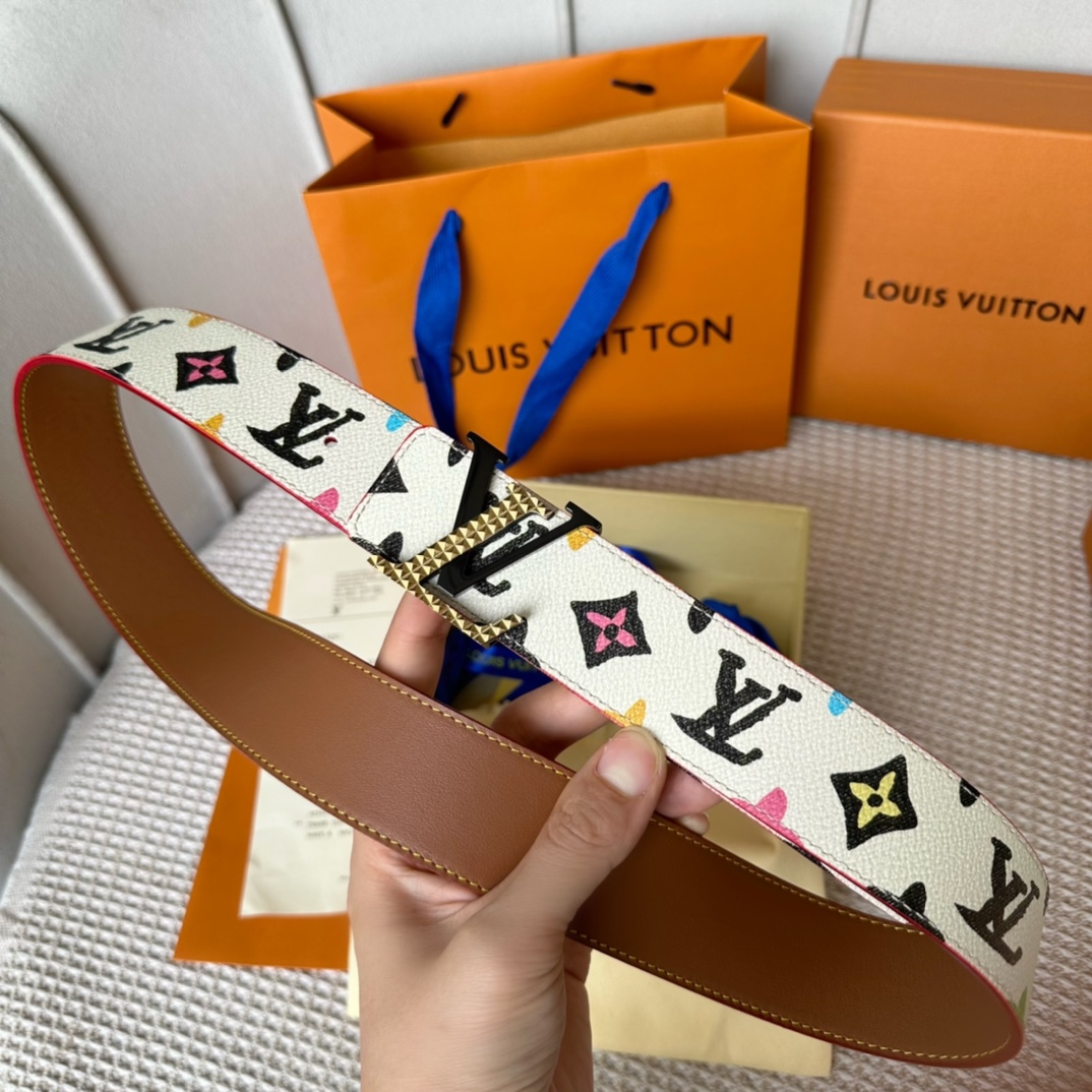 LV 专柜新品 定制专用面料 彩绘涂鸦设计 配头层小牛皮 搭精品五金扣头 双面可以