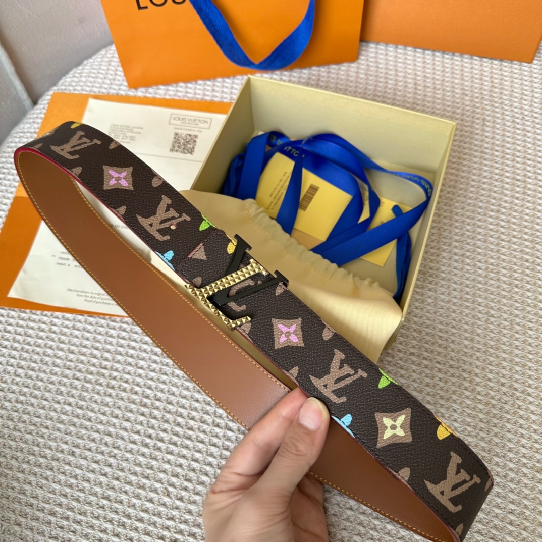 LV 专柜新品 定制专用面料 彩绘涂鸦设计 配头层小牛皮 搭精品五金扣头 双面可以