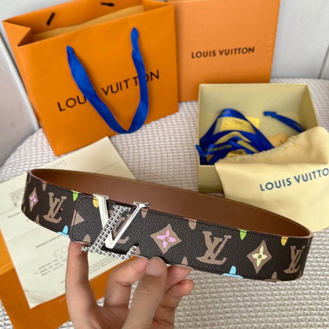 LV 专柜新品 定制专用面料 彩绘涂鸦设计 配头层小牛皮 搭精品五金扣头 双面可以