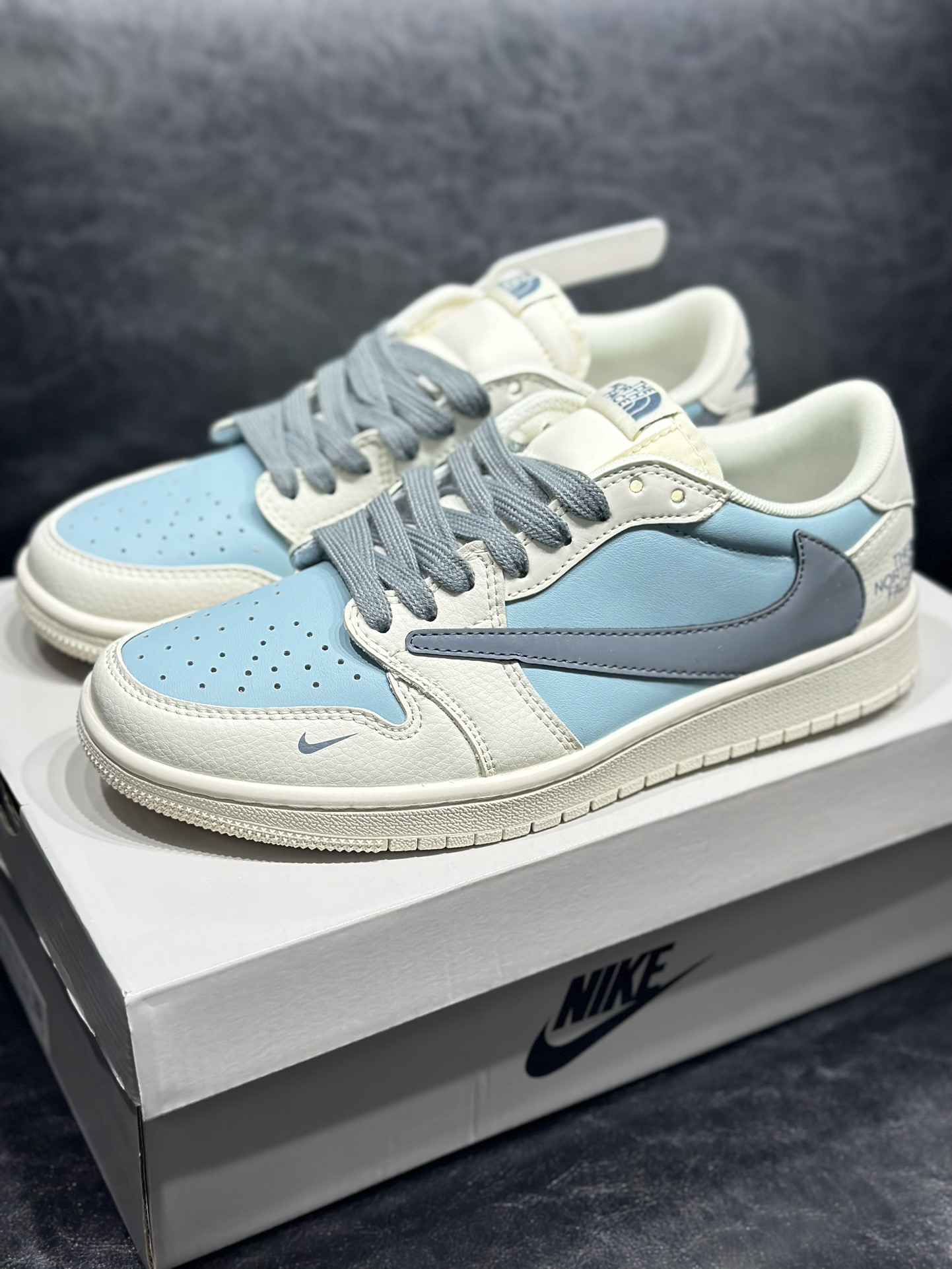 原单NIKE女鞋|高仿NIKE女鞋|精仿NIKE女鞋|一比一NIKE女鞋 Nike Dunk Low 防滑 低帮 海外倒钩定制联名 采用近几年比较流行的版型设计 外观时尚大气 鞋底采用耐磨的材质 穿上它 让您感觉到舒适的体验 尺码 36 36.5 37 38 38.5 39 40 40.5 41 42 42.5 43 44 44.5 45