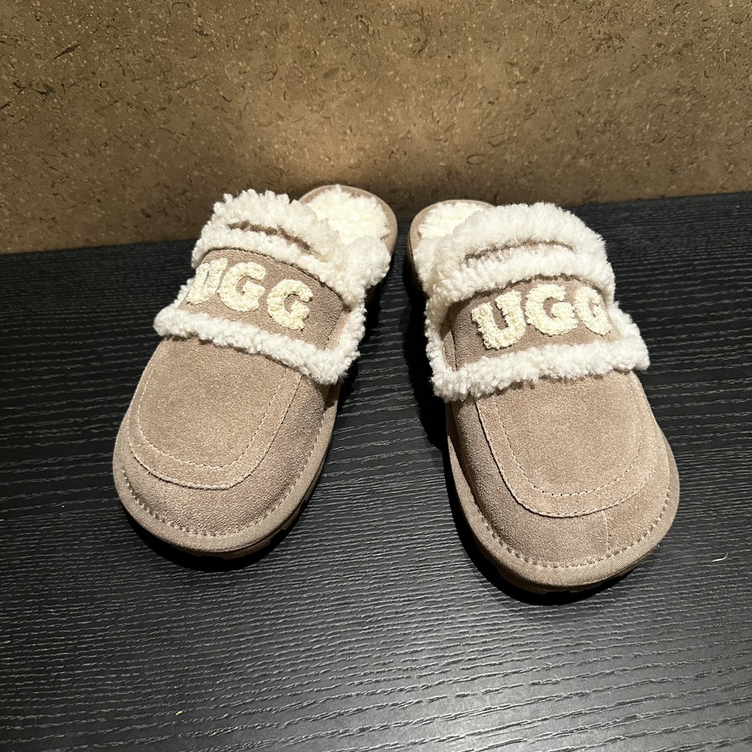 原单UGG女鞋|高仿UGG女鞋|精仿UGG女鞋|一比一UGG女鞋UGG羊毛系带 保暖居家必备神器专柜最新款  时尚百搭短靴 内里  纯澳洲进口皮毛一体百分之百的全羊毛款式  .简约百搭 .时尚复古风码数  35到39