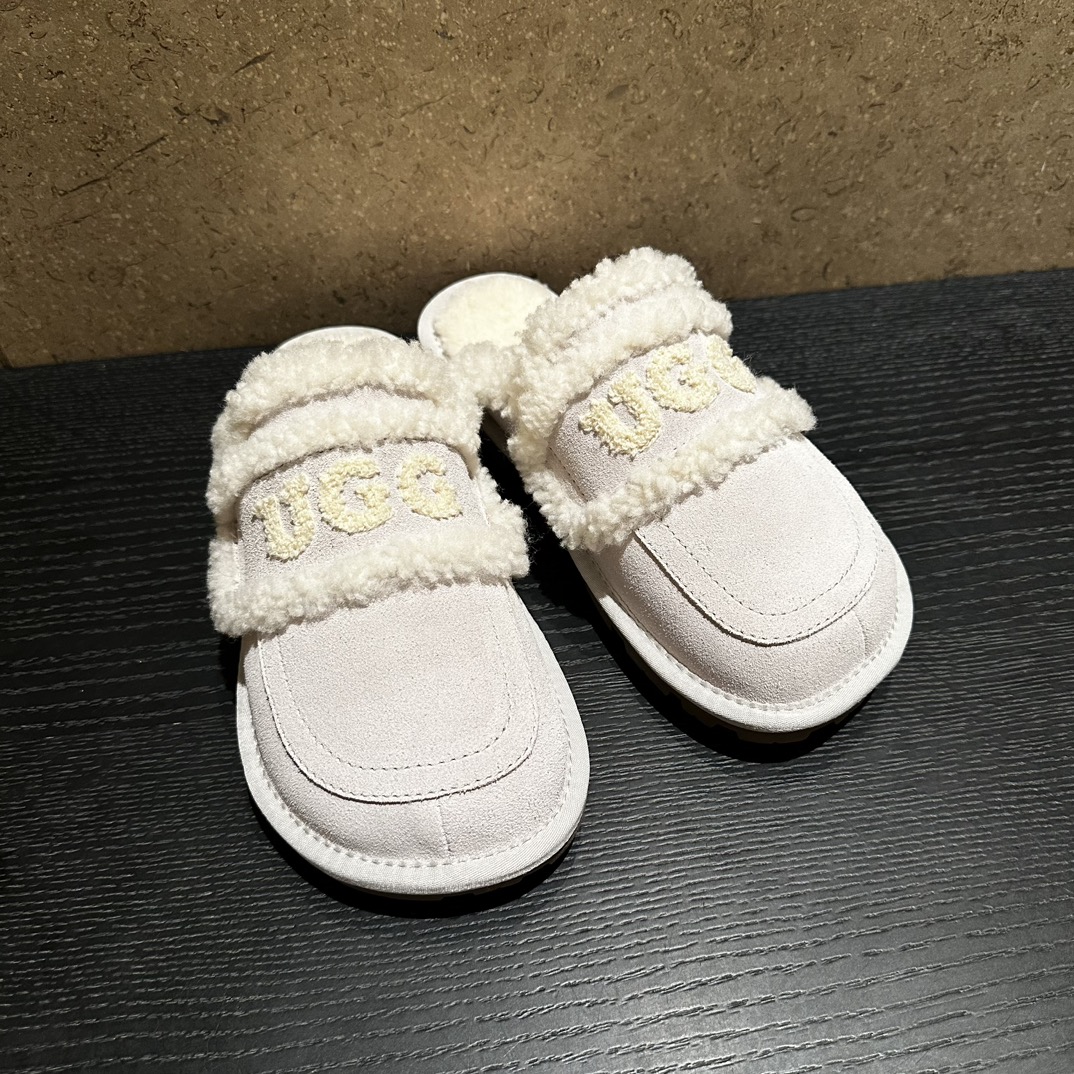 原单UGG女鞋|高仿UGG女鞋|精仿UGG女鞋|一比一UGG女鞋UGG羊毛系带 保暖居家必备神器专柜最新款  时尚百搭短靴 内里  纯澳洲进口皮毛一体百分之百的全羊毛款式  .简约百搭 .时尚复古风码数  35到39