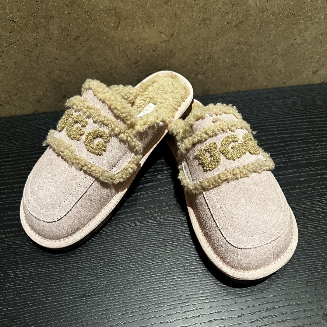 原单UGG女鞋|高仿UGG女鞋|精仿UGG女鞋|一比一UGG女鞋UGG羊毛系带 保暖居家必备神器专柜最新款  时尚百搭短靴 内里  纯澳洲进口皮毛一体百分之百的全羊毛款式  .简约百搭 .时尚复古风码数  35到39