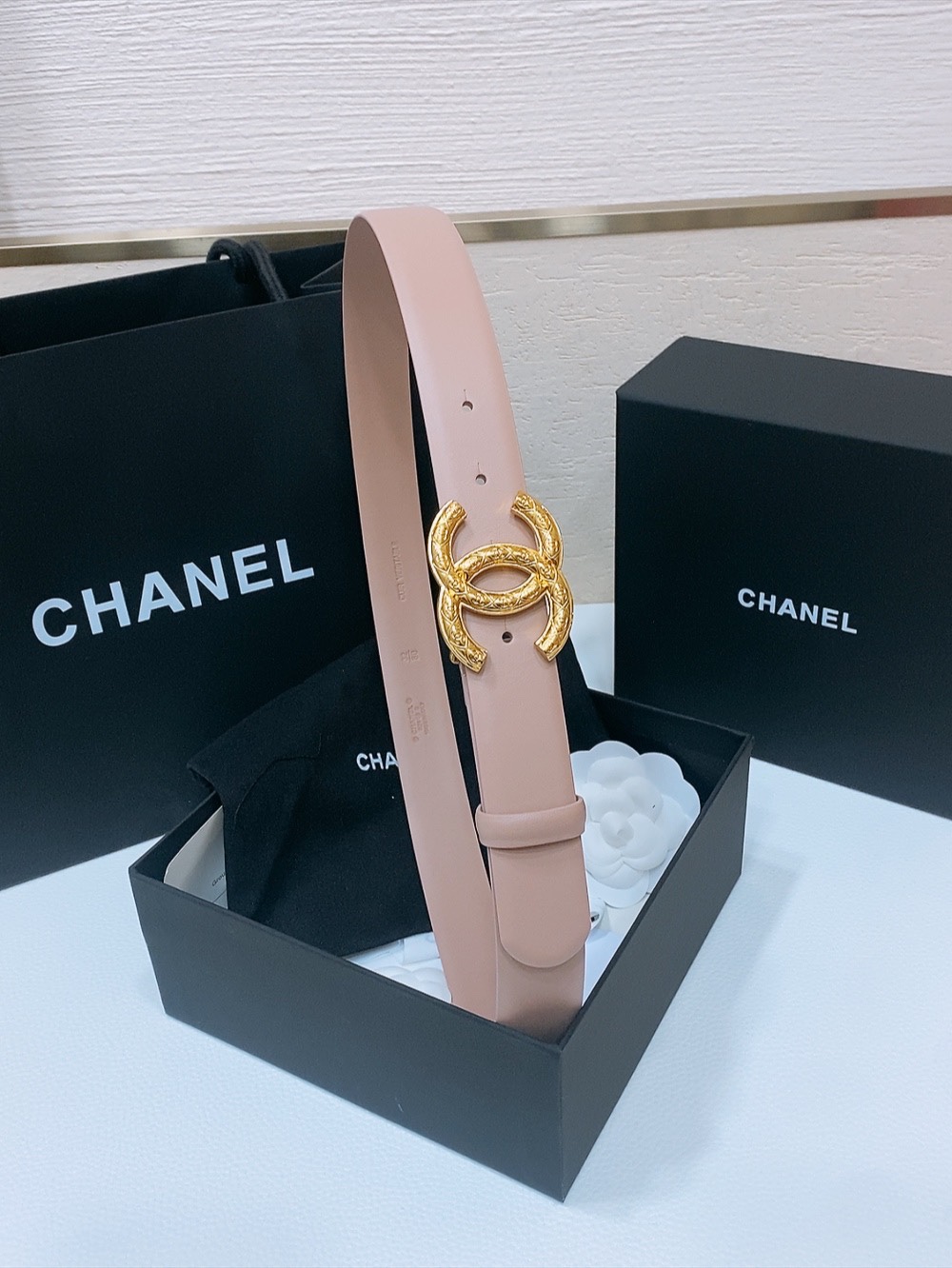 Chanel经典双C皮带腰带 新款logo扣搭配进口小牛皮皮带身 质感满分 简直身春日里的点睛之笔 宽3.0cm