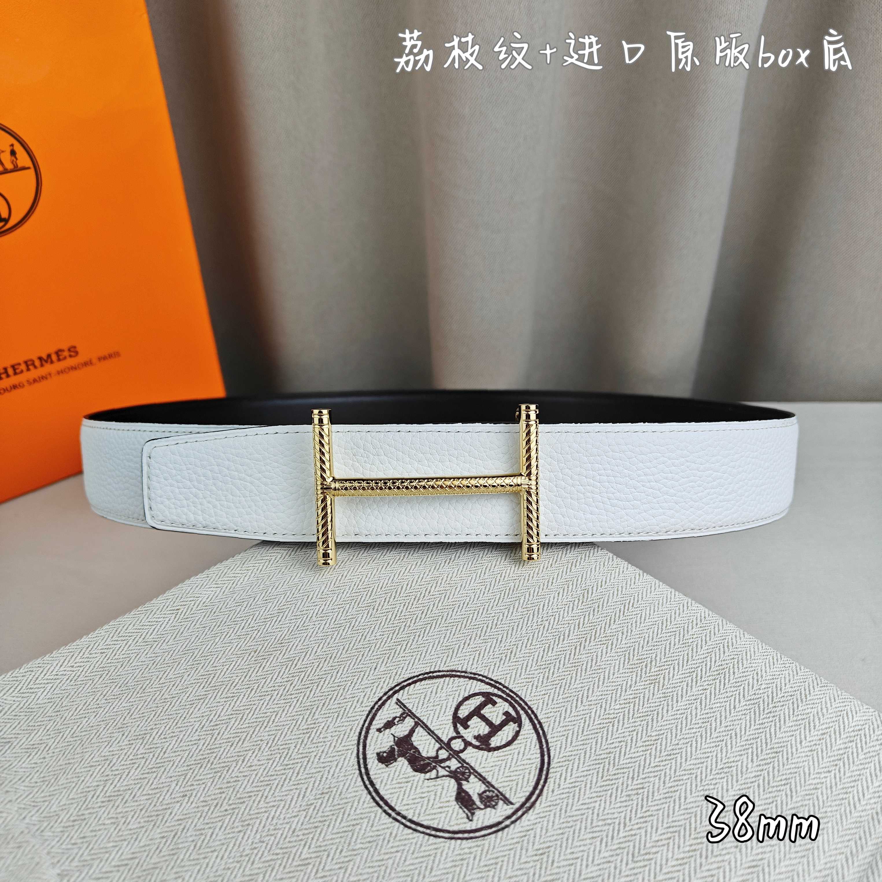 Hermè 爱马仕  双头尖  双面原版  原单品质 进口头层牛皮  白色荔枝纹搭配黑色平纹 寸半38mm  配H官网新款花纹金 银扣  