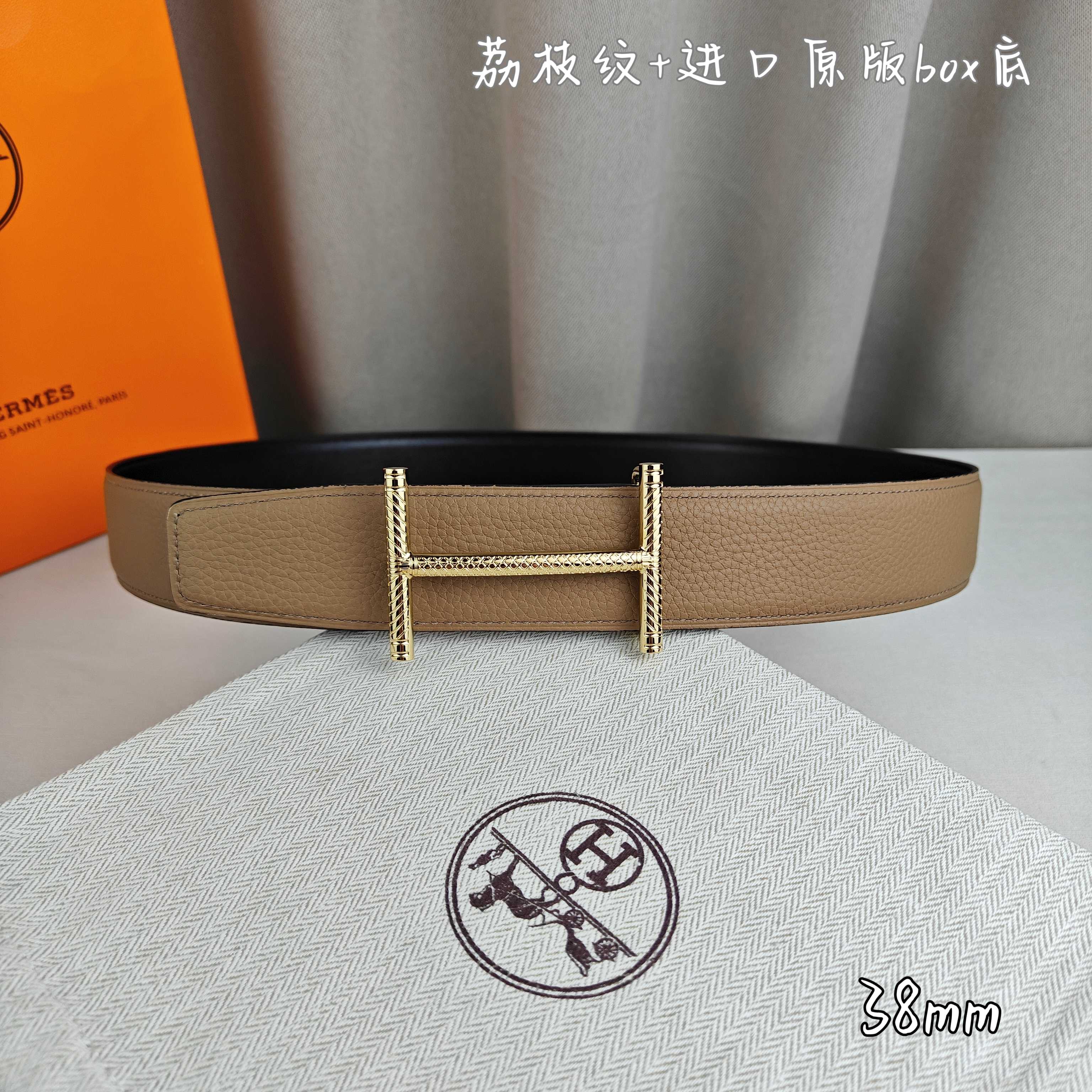 Hermè 爱马仕  双头尖  双面原版  原单品质 进口头层牛皮  杏色荔枝纹搭配黑色平纹 寸半38mm  配H官网新款花纹金 银扣  