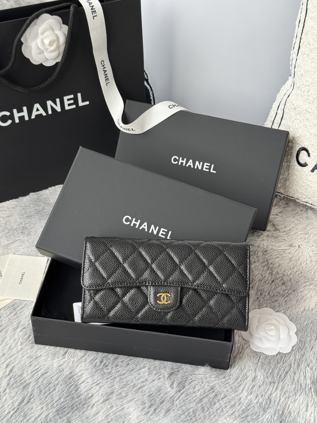 chanel 经典cf长款钱包到货 大球纹-牛皮制作绫格纹路 非常耐看-五金非常时髦而且钱包容量很大可以放下一部plus手机卡位也多适合卡片很多的亲款号 AP80758尺寸 10.5*19.*3cm