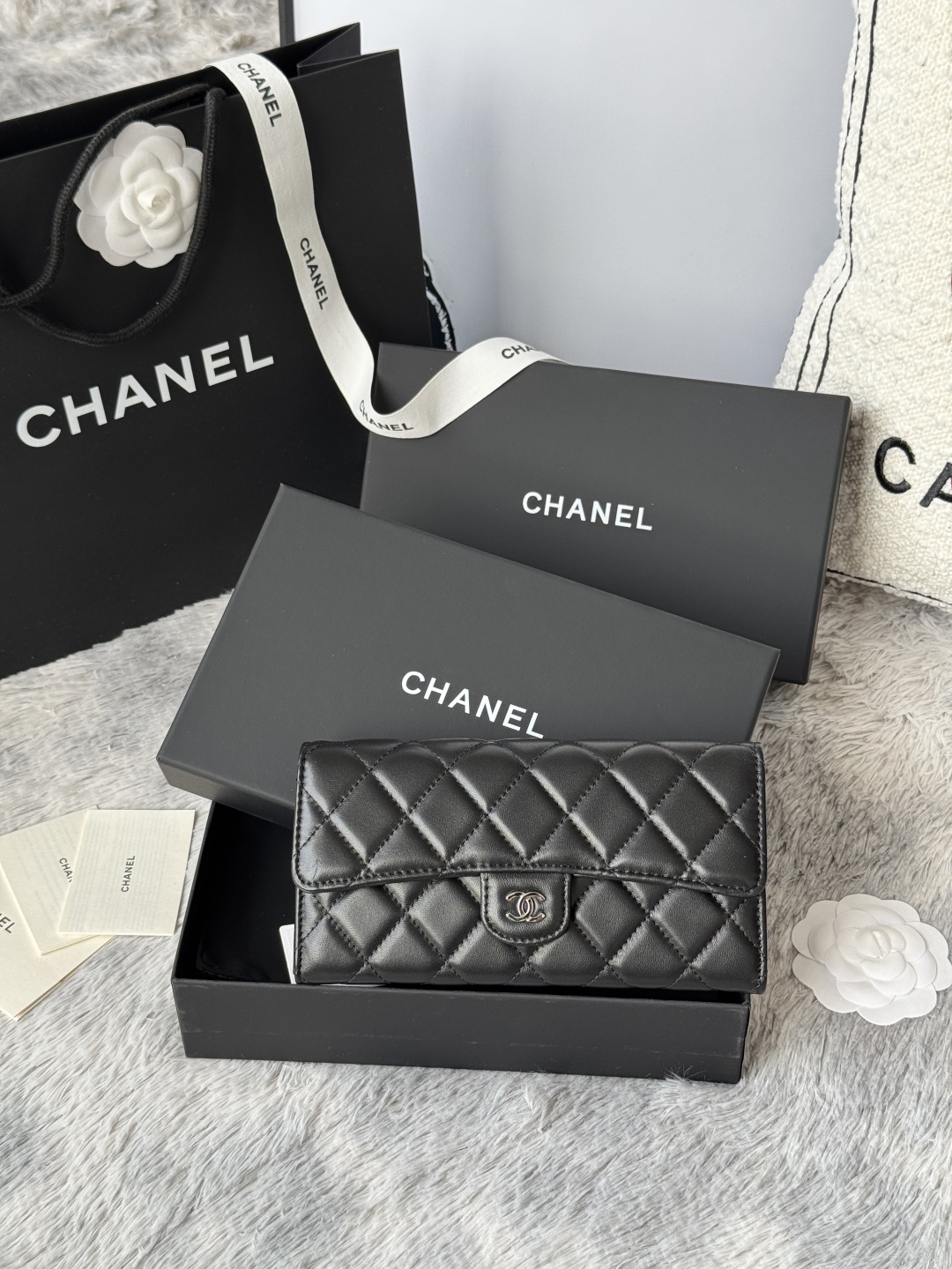 chanel 经典cf长款钱包到货 小羊皮 制作绫格纹路 非常耐看-五金非常时髦而且钱包容量很大可以放下一部plus手机卡位也多适合卡片很多的亲款号 AP80758尺寸 10.5*19.*3cm