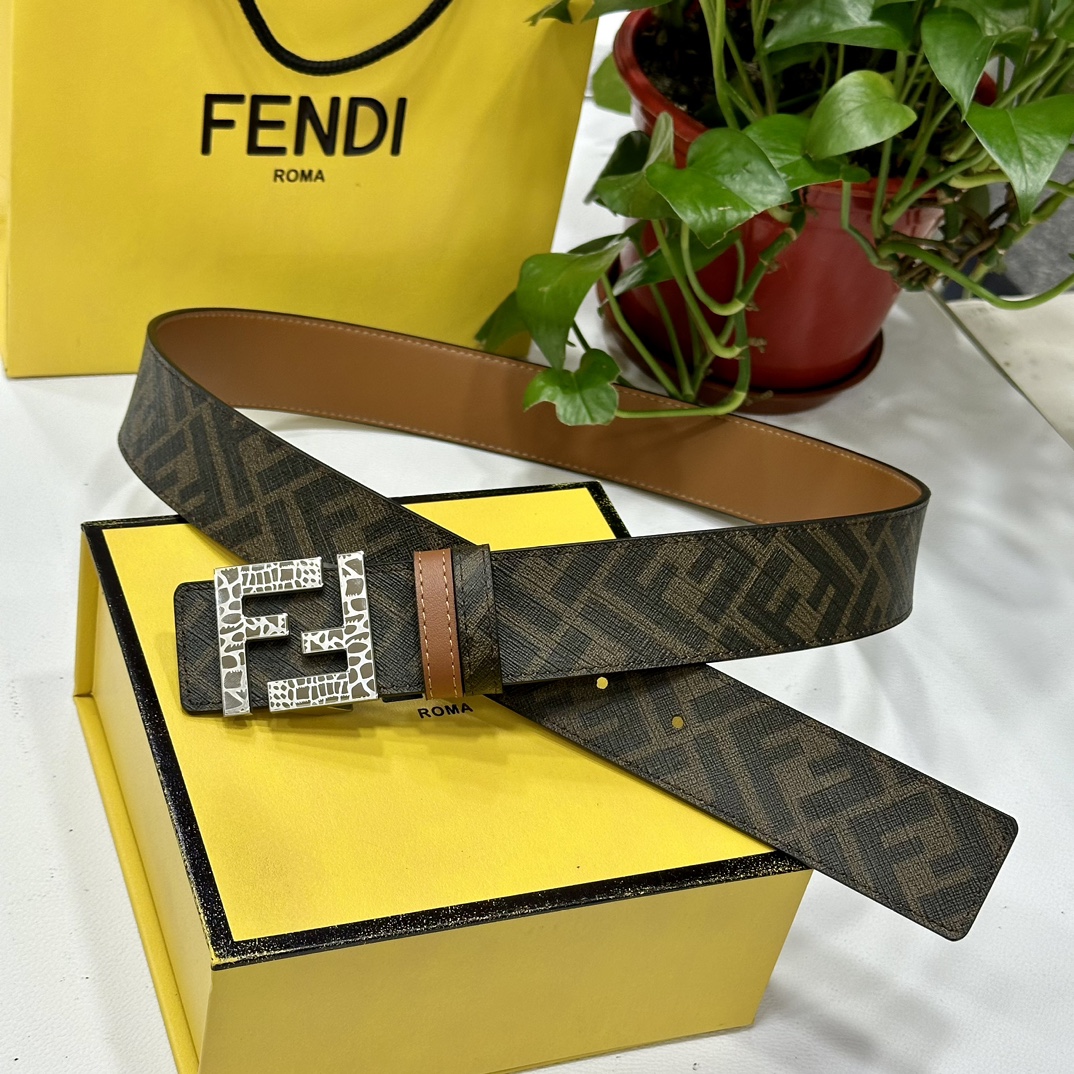 FENDI 芬迪 全套包装 专柜同款 宽4.0CM 双环正反用腰带 FF按钉搭扣 土黄Cuoio Romano皮革材质 反面面料带有烟草黄和黑色FF图案 四方金属饰面 时尚经典 百搭款