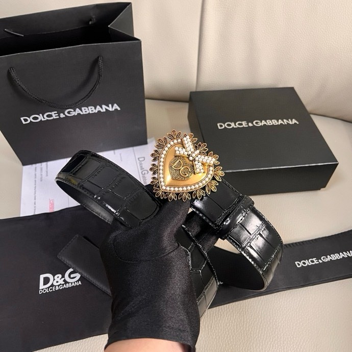 DG 宽4.0cm  Dolce Gabbana  新款男士鳄鱼纹腰带 搭配全新镀钌 DG 交叉造型徽标搭扣 