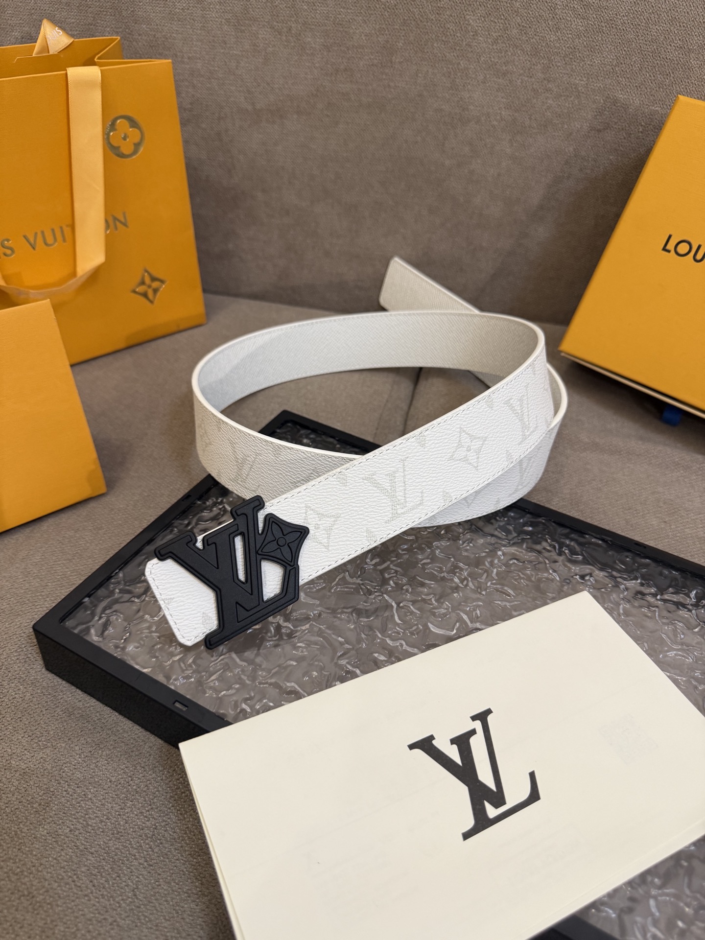 路易威登 LV全套包装 40mm宽度 正品一体铸造五金钢扣 原厂皮料 双面原厂定制面料  区别市场货