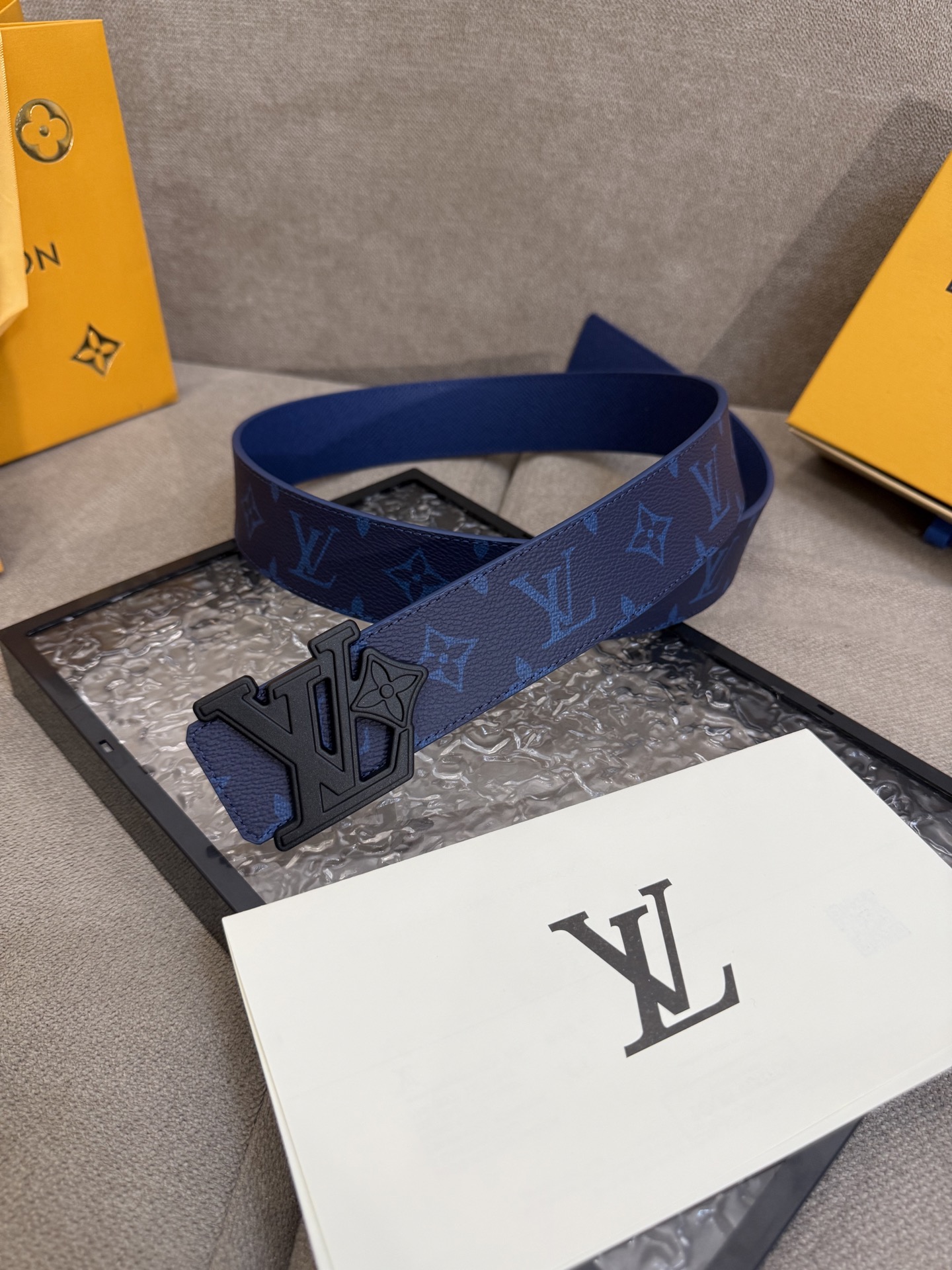 路易威登 LV全套包装 40mm宽度 正品一体铸造五金钢扣 原厂皮料 双面原厂定制面料  区别市场货