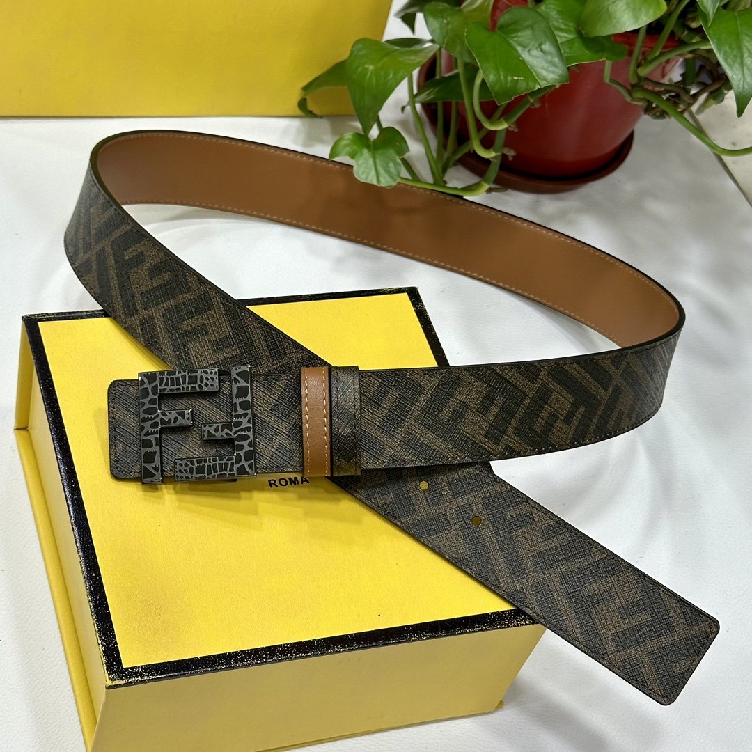 FENDI 芬迪 全套包装 专柜同款 宽4.0CM 双环正反用腰带 FF按钉搭扣 土黄Cuoio Romano皮革材质 反面面料带有烟草黄和黑色FF图案 四方金属饰面 时尚经典 百搭款