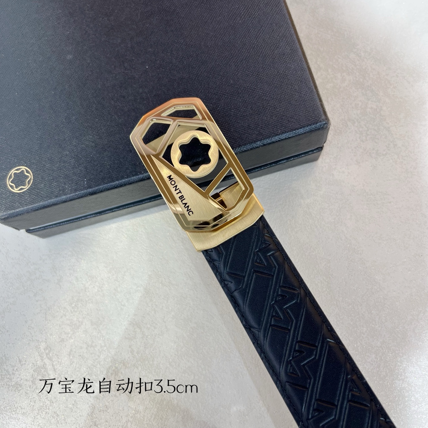 万宝龙 新款进口小牛皮 手感细腻柔软 搭配纯钢自动精品钢扣 宽度 3.5cm
