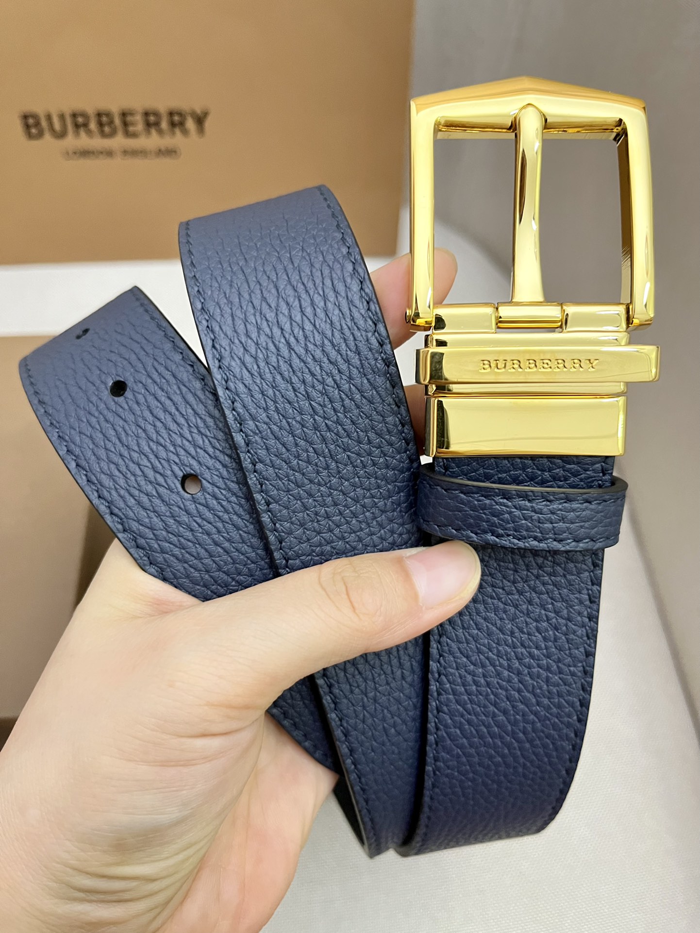 BURBERRY-巴宝莉 男士专柜对版金属扣 头层牛皮双面外用腰带 商务通勤休闲场合均适合佩戴 3.5cm